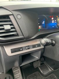 Bild 25 Opel Vivaro Kasten M Flügeltüren + 2x Schiebetüren