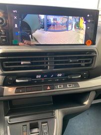 Bild 37 Opel Vivaro Kombi L 8 Sitze Vollausstattung